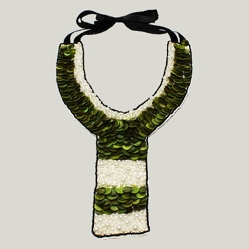 Y Mother of Pearl Neckpiece Green / White